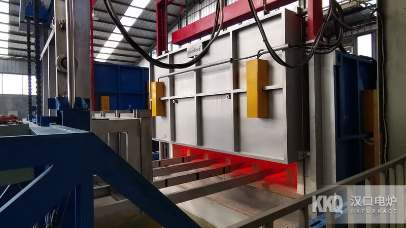 叉車式快速淬火爐生產現場